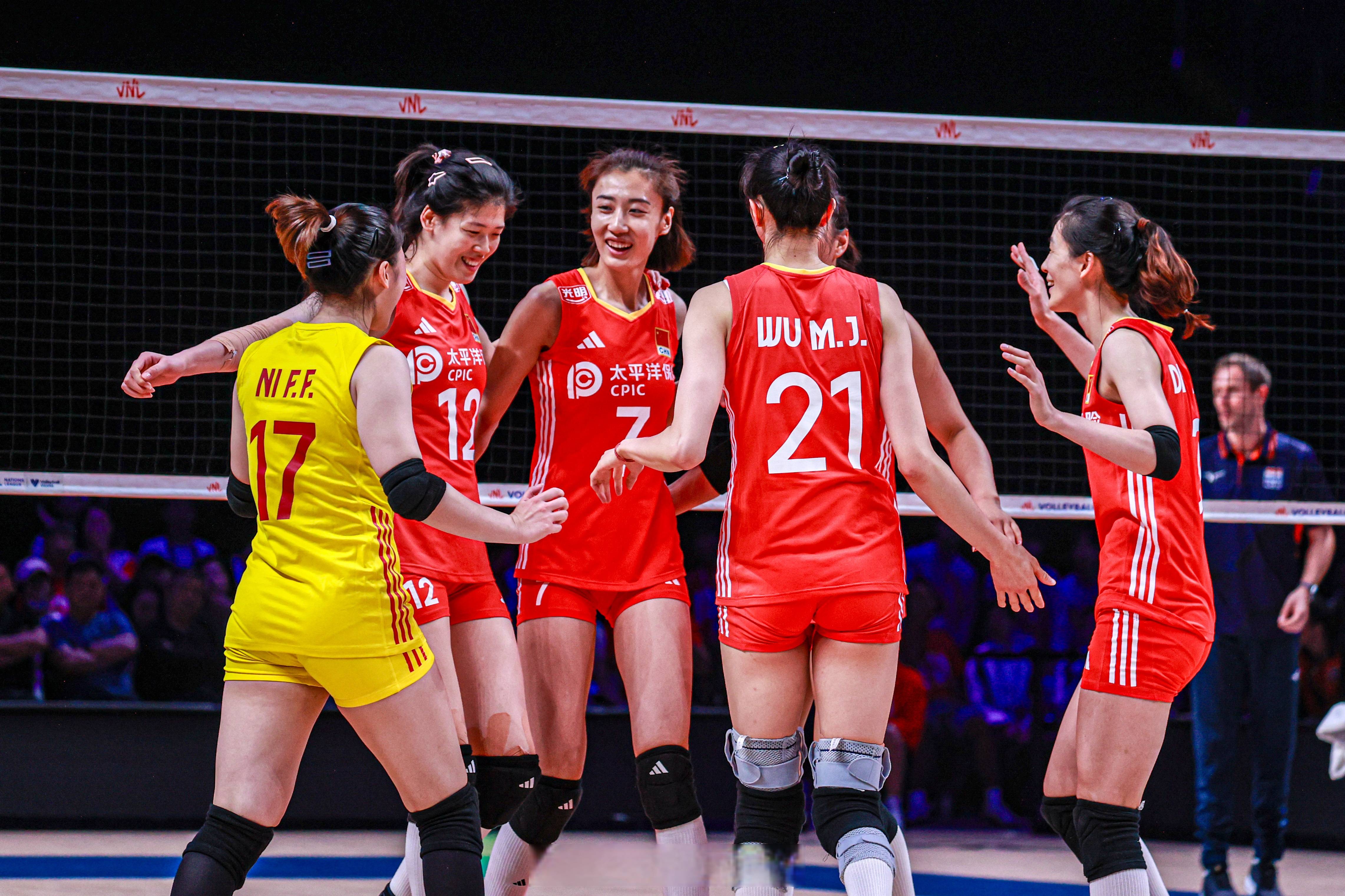 关于冷门频出！排球战况跌宕起伏的信息