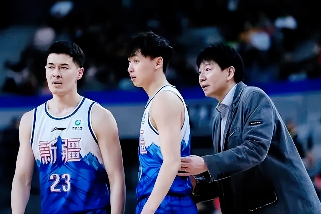 新疆队逆转浙江队，易建联点燃赛场