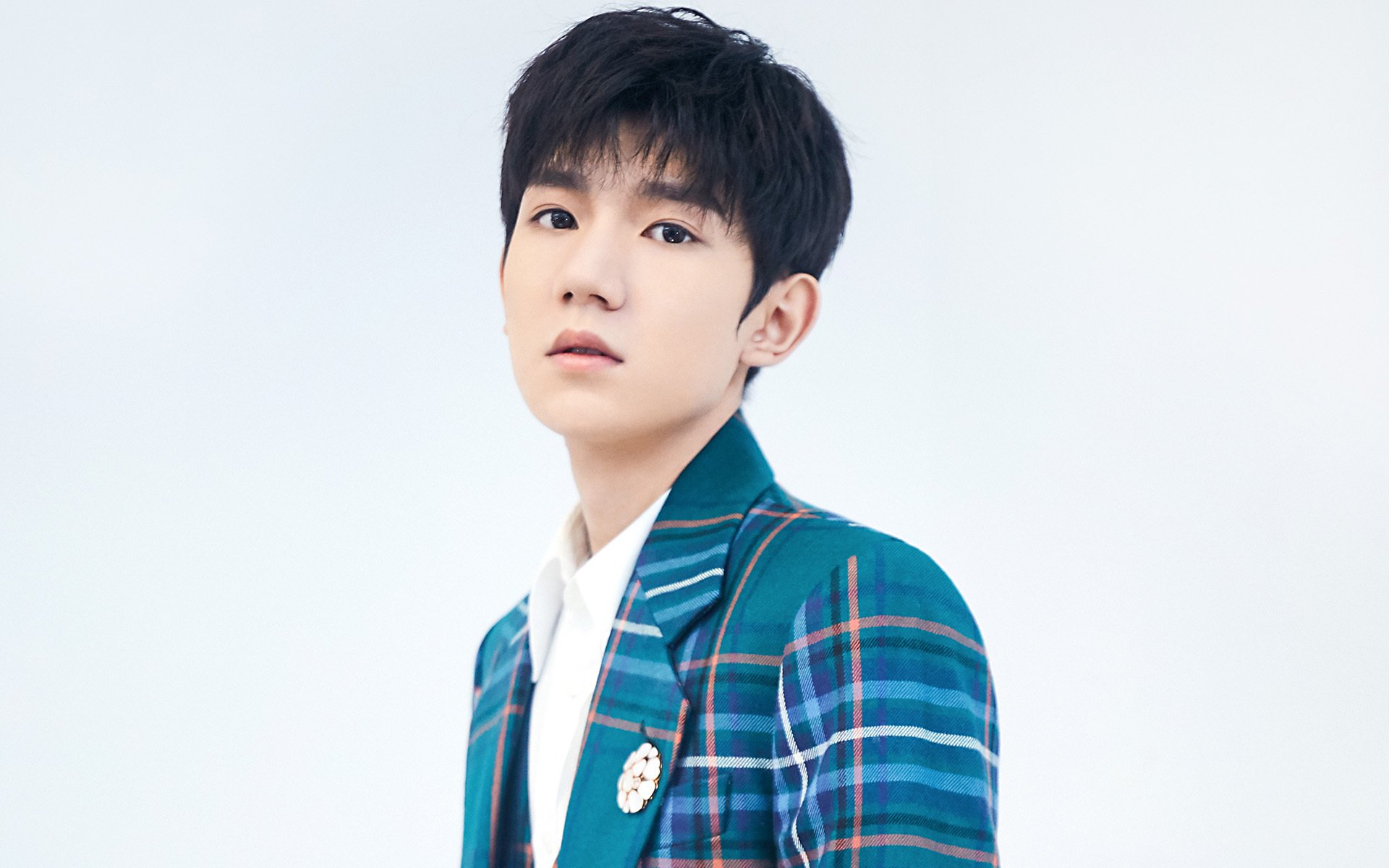 绿茵与赛道的双重奏,里昂提前终结哥伦比亚悬念,布雷默F1争冠接管比赛