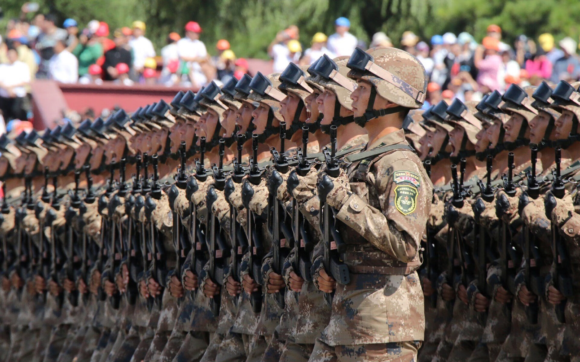 城市双城记，极速轨道与钢筋森林中的锁链对决